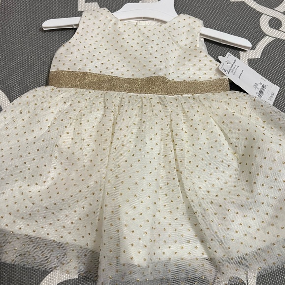 Christmas Bundle Deal - Carter's Newborn jumper and dresses!!!😍😍 - Picture 3 of 4